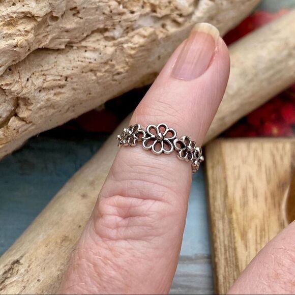 Sterling Silver Flower Toe Ring - Picture 2 of 4